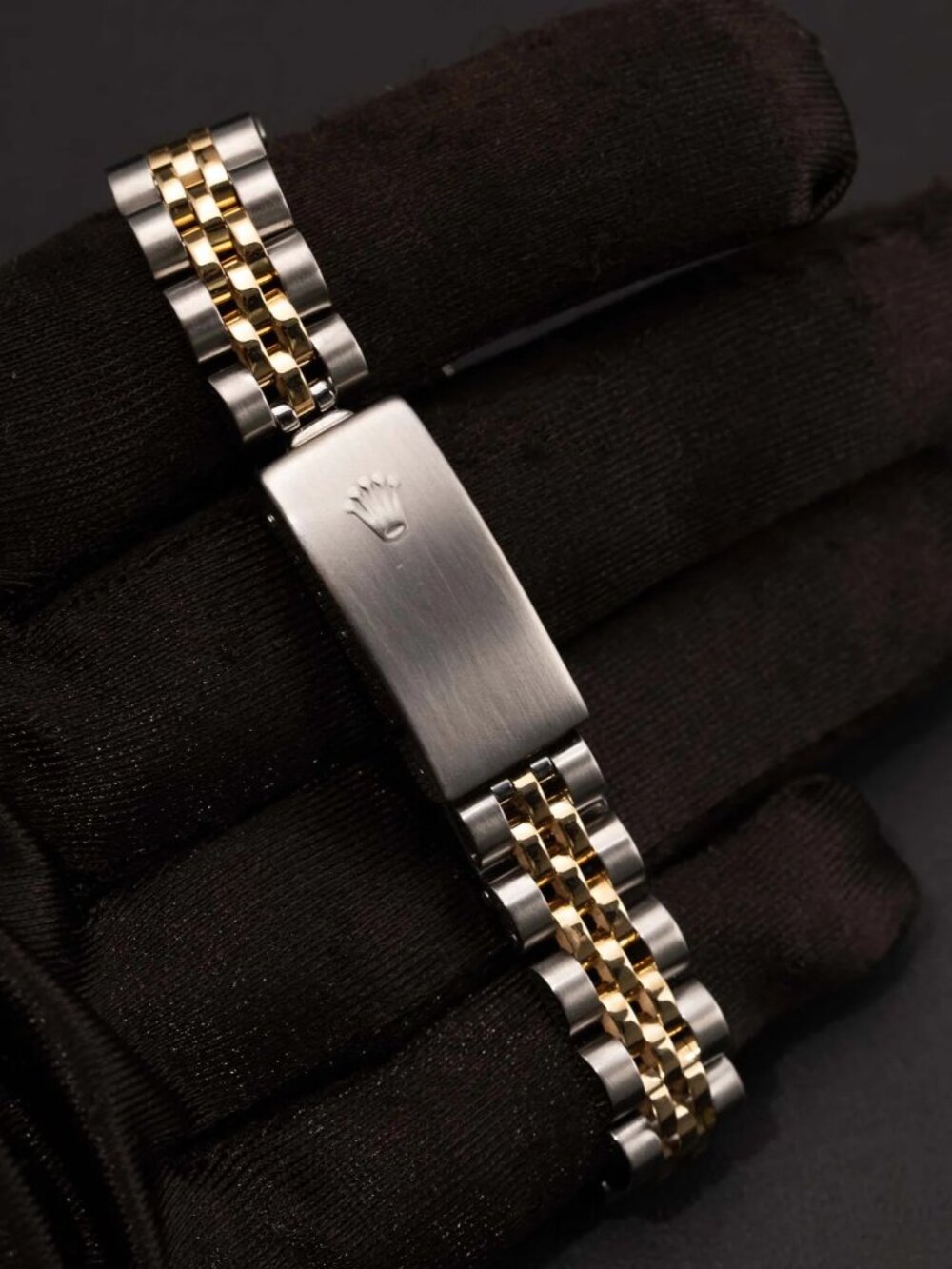 Rolex Datejust 69173 Fluted Bezel Watch 26mm Black Dial - Picture 3 of 5